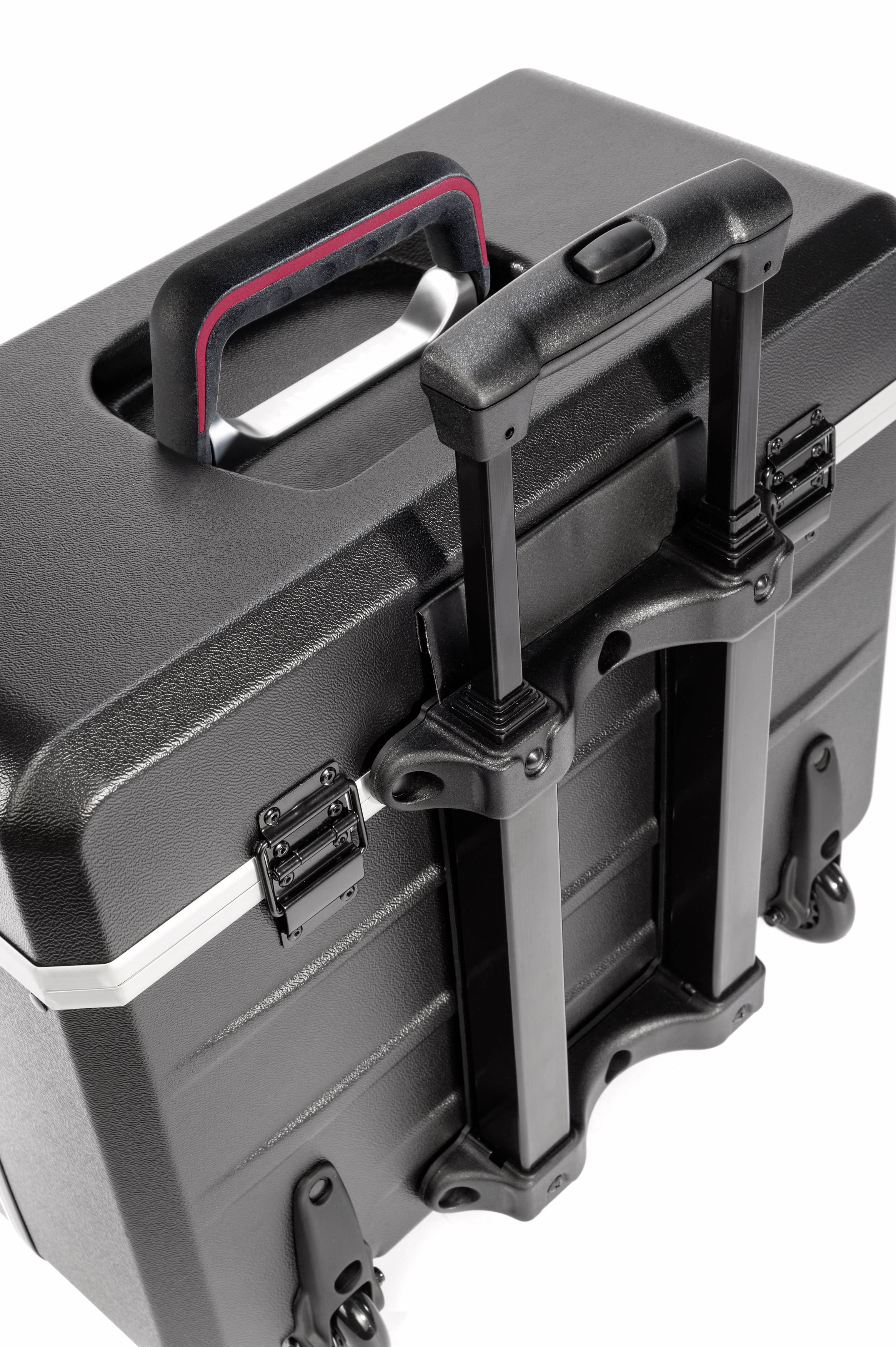 Une valise rigide noire avec une poignée latérale argentée et une poignée télescopique noire. Idéale pour les voyages ou le rangement.