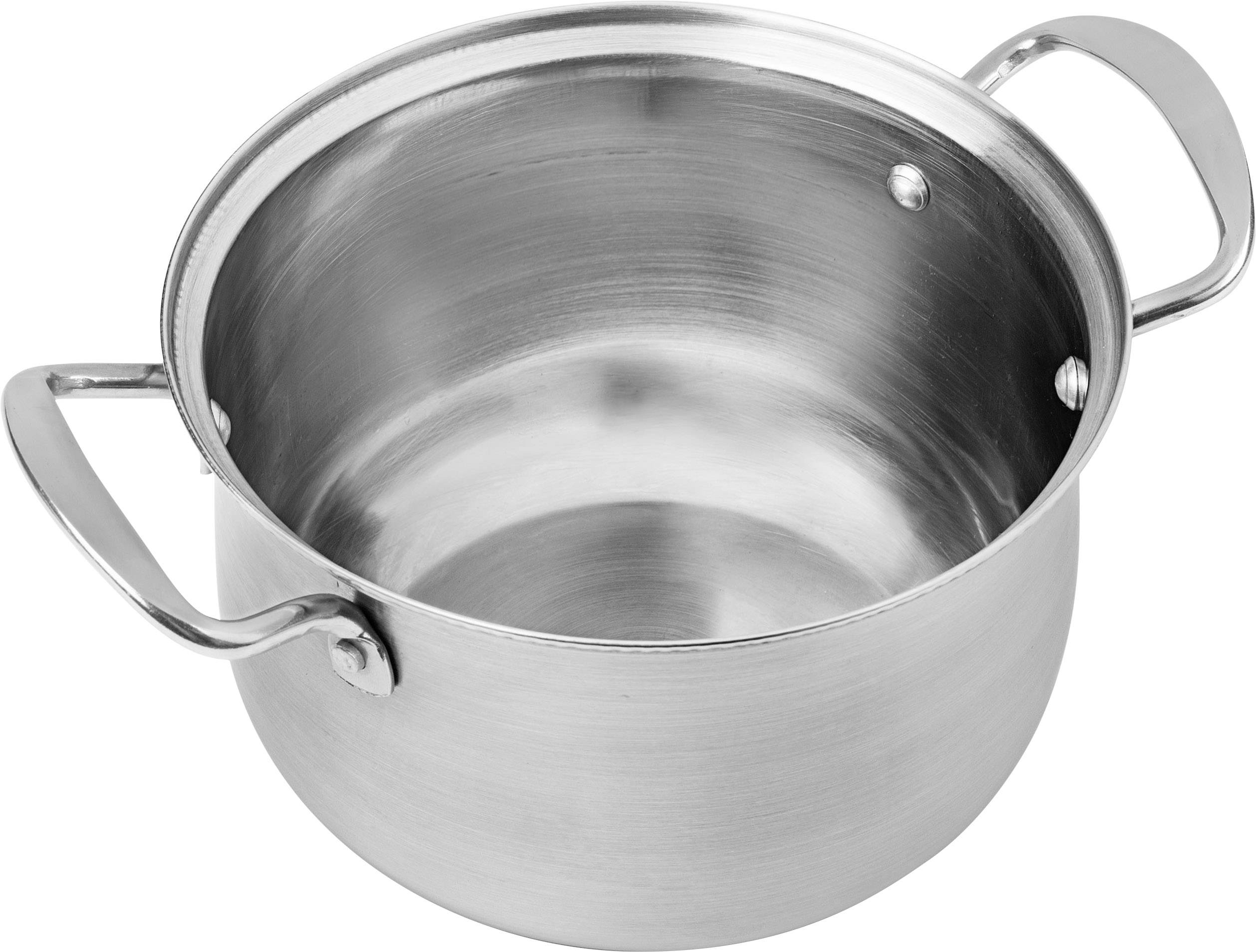 Casserole en acier inoxydable argentée avec deux poignées sur les côtés, placée sur une surface blanche.