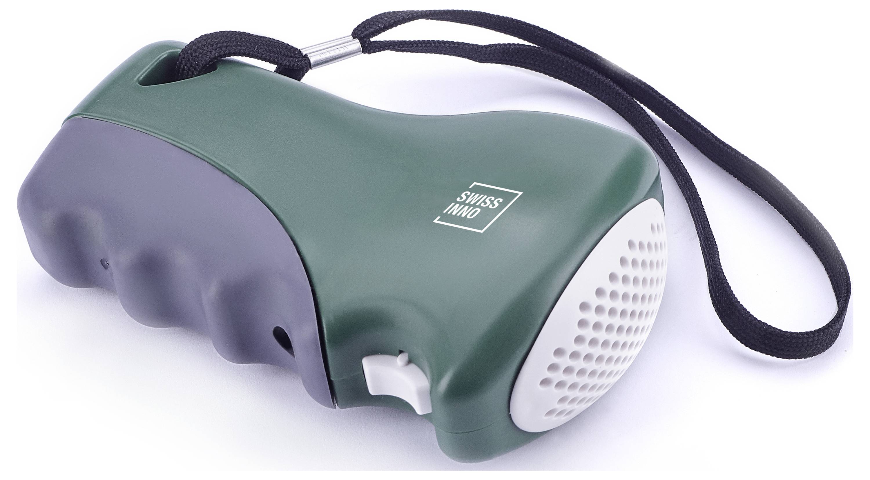 Une lampe de poche à manivelle verte avec une sangle noire, dotée d'une poignée grise et de la marque suisse Omio. Idéale pour une utilisation en cas d'urgence ou lors d'activités de plein air.