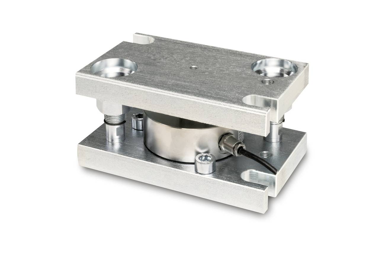 Une cellule de pesage en argent métallique avec des câbles de connexion, montée entre deux plaques rectangulaires. Elle sert à mesurer le poids.