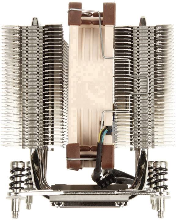 Dissipateur thermique de CPU avec deux tours et un ventilateur central, fixé sur un châssis métallique.