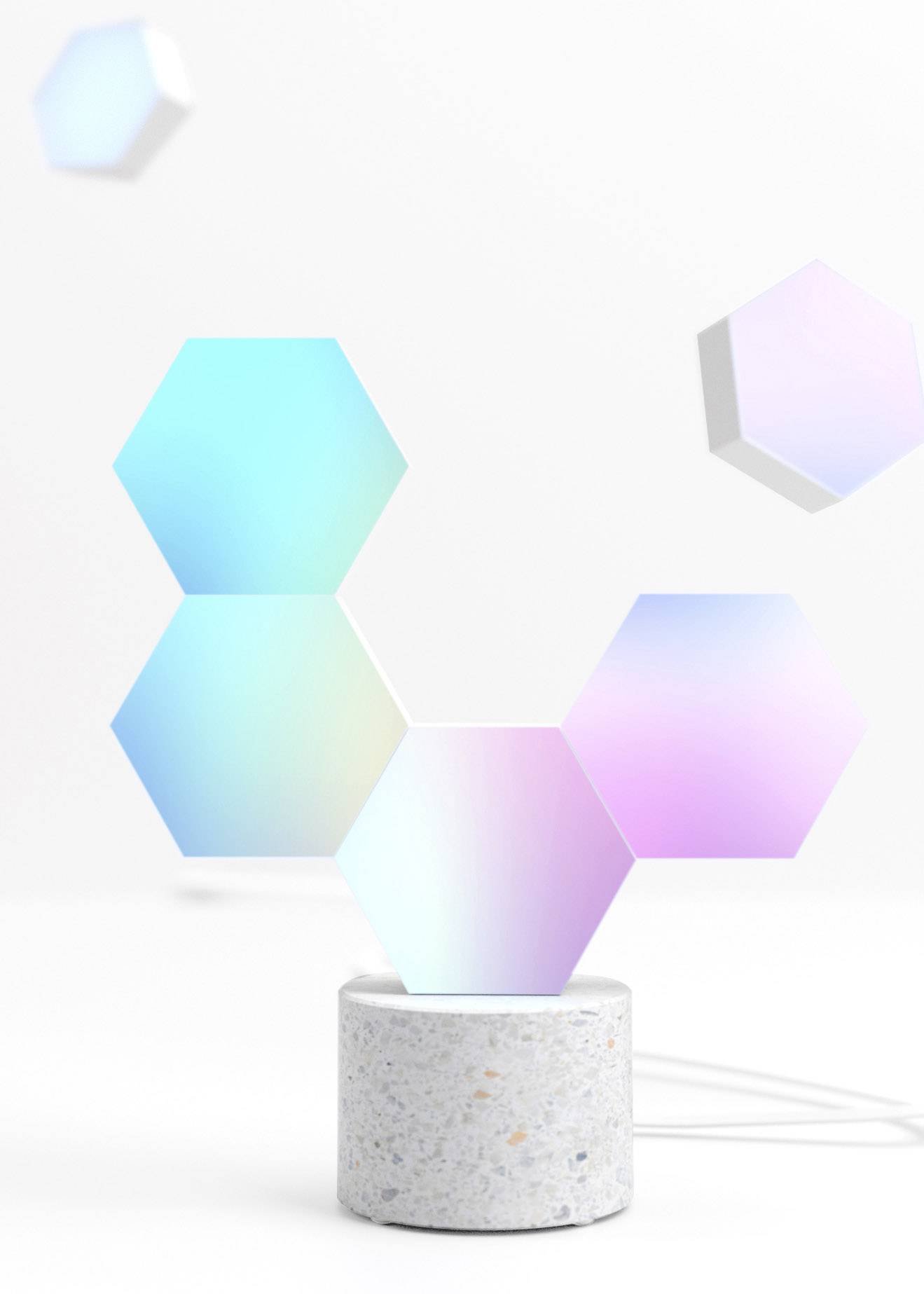 Six hexagones flottants de couleurs pastel, partiellement connectés, sur un fond clair.