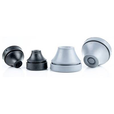 Quatre tasses à ventouse en caoutchouc ou en plastique différentes affichées côte à côte, présentant diverses tailles et formes sur un fond blanc.