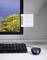 Sur un bureau, il y a un écran d'ordinateur avec un post-it collé dessus, un clavier et une souris. Le post-it montre des combinaisons de touches ALT.
