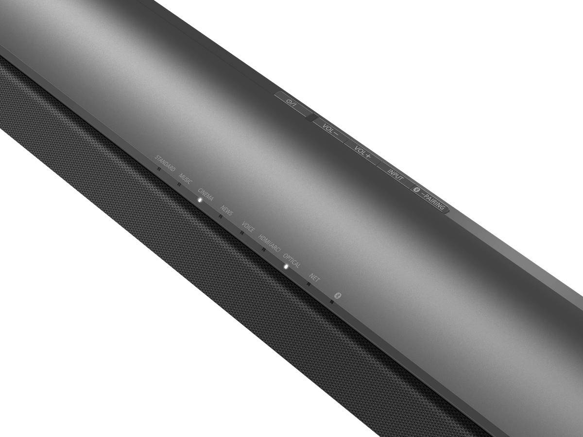 Une barre de son moderne avec différents boutons de commande sur sa partie supérieure. Utilisée pour la sortie audio des téléviseurs ou des systèmes.