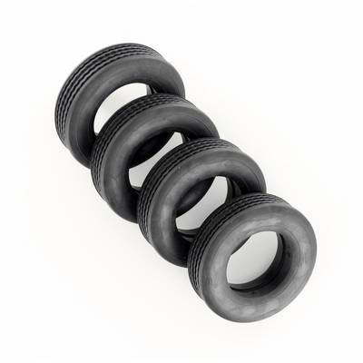 Quatre pneus noirs sont disposés de manière uniforme en diagonale et montrent leur structure de profil.