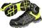 Chaussures de sport noires et jaunes à tige haute et semelle au profil marqué.