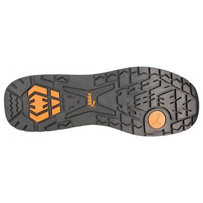 Semelle de chaussure avec un profil en noir et orange, présentant une texture marquante pour une meilleure adhérence. Comprend des logos.