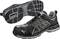 Chaussures de sécurité noires avec semelles antidérapantes, lacets et renforts latéraux. Logo visible sur le côté.
