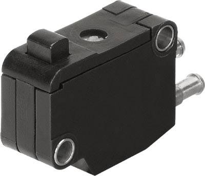 Un micro-interrupteur noir avec deux bornes métalliques visible. Il est fréquemment utilisé pour le contrôle dans des appareils électroniques.