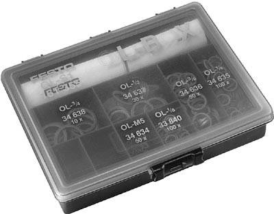 Boîte en plastique transparent à plusieurs compartiments, étiquetée avec différentes tailles de joints toriques, marque 'Festo' visible.