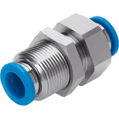 Un connecteur rapide pneumatique en métal avec des bagues en plastique bleu aux deux extrémités, adapté aux systèmes à air comprimé.