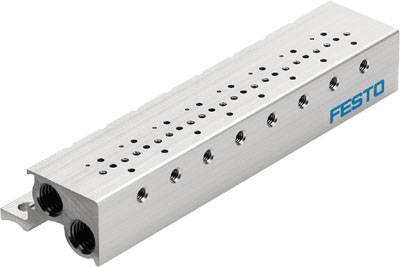 Bloc distributeur en aluminium avec plusieurs raccordements et logo 'FESTO', utilisé pour la distribution de fluides dans les systèmes pneumatiques.