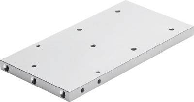 Plaque métallique percée de plusieurs trous répartis de manière uniforme. Utilisée comme pièce de montage ou base de fixation dans des applications mécaniques.