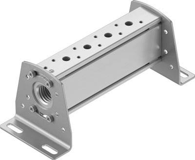 Support de métal avec un support rectangulaire perforé et deux plaques de fixation aux extrémités, adapté aux applications industrielles.