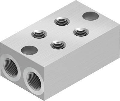 Un bloc métallique rectangulaire avec six trous filetés sur le dessus et deux sur le côté. Adapté pour les connexions mécaniques.