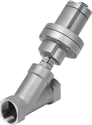 Vanne avec boîtier en acier inoxydable à conception inclinée, utilisée pour le contrôle des fluides ou des gaz dans les systèmes de tuyauterie.