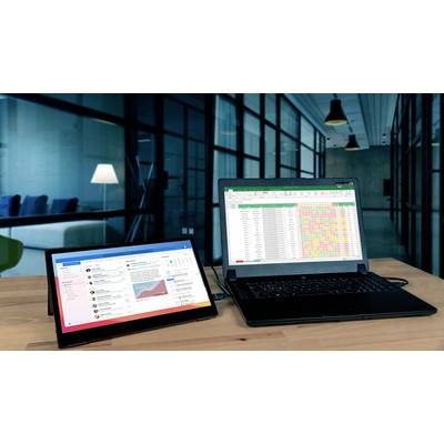 Deux ordinateurs portables sur une table dans un bureau moderne. L'écran de gauche affiche une application de messagerie, celui de droite un tableur coloré.
