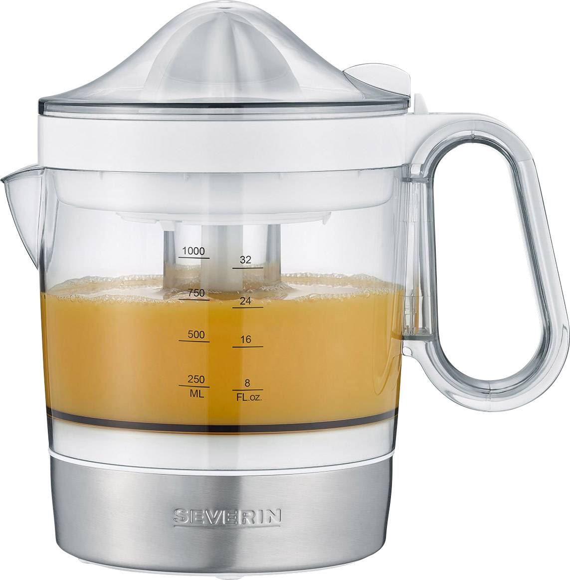Un extracteur de jus électrique transparent avec une échelle en millilitres et en onces affiche 500 ml de jus d'orange fraîchement pressé.