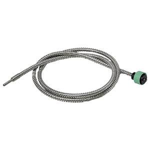 Un tuyau flexible en métal tressé en spirales, avec un raccord vert à une extrémité. Utilisé pour des applications industrielles ou des installations.