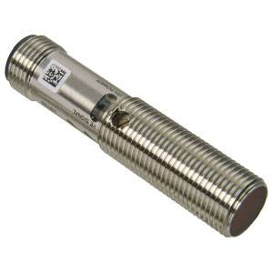 Capteur de proximité cylindrique en métal avec boîtier nervuré. Un code QR est visible en haut. Convient aux applications industrielles.