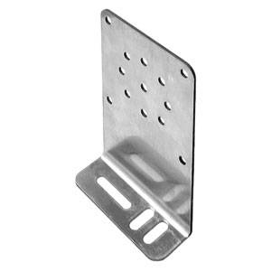Équerre métallique percée de plusieurs trous pour vis, souvent utilisée pour stabiliser ou assembler des constructions en bois et en métal.