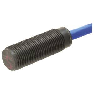 Un capteur noir cylindrique avec un boîtier rainuré et une connexion de câble bleue, utilisé dans des applications industrielles.