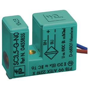 Un module de capteur électronique vert avec le numéro de modèle SC3.5-G-NO, fabriqué à Mannheim. Contient plusieurs connexions de câbles.