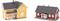Deux modèles de maisons : à gauche, une maison jaune à deux étages avec une véranda, à droite, une maison rouge à un étage. Les deux ont des toits noirs.