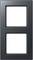 Cadre noir double pour prises ou interrupteurs, avec découpes rectangulaires, adapté à un montage vertical.