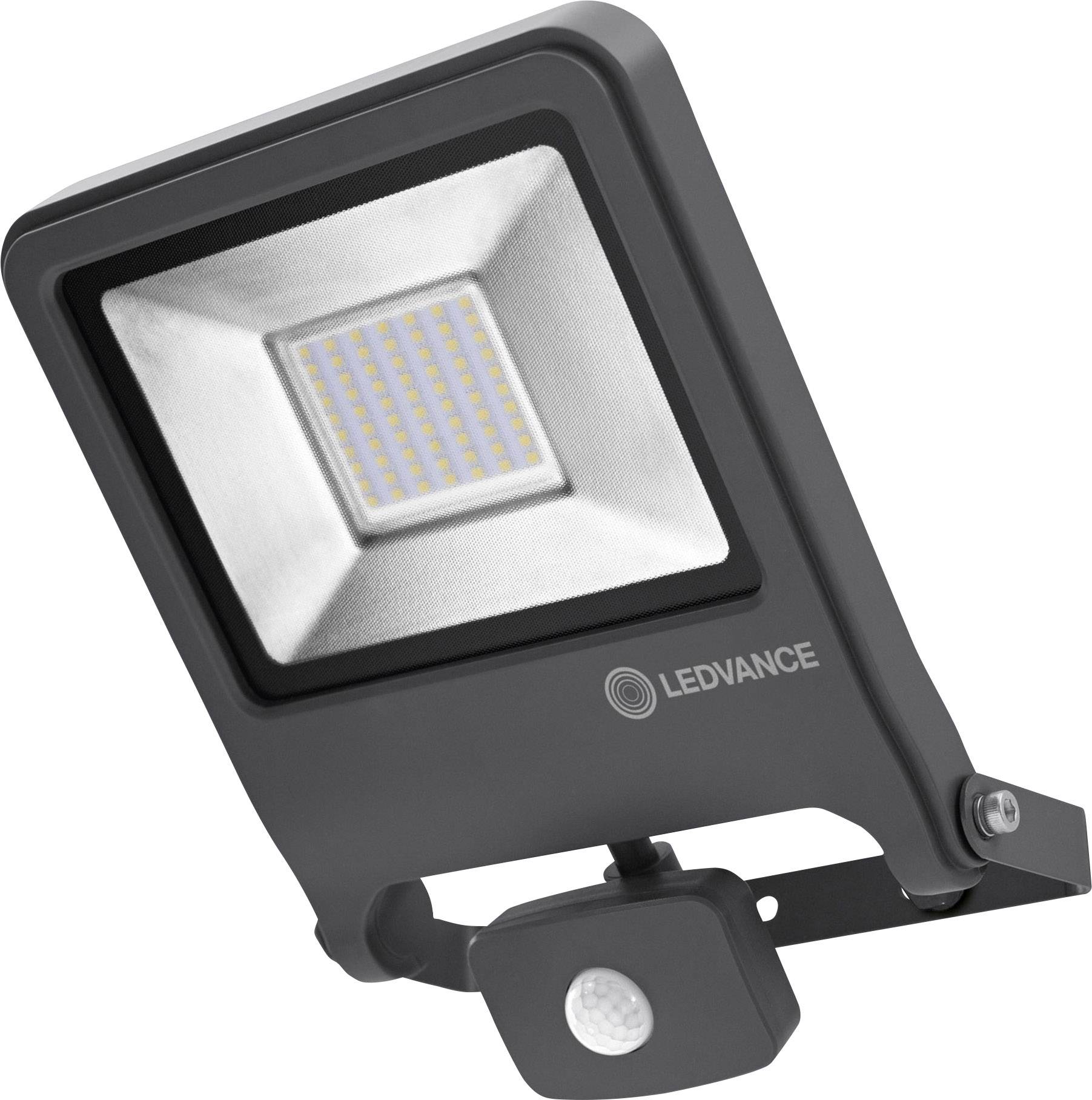 Un projecteur LED gris avec détecteur de mouvement de Ledvance est illustré. Le projecteur est carré et possède une matrice LED blanche.