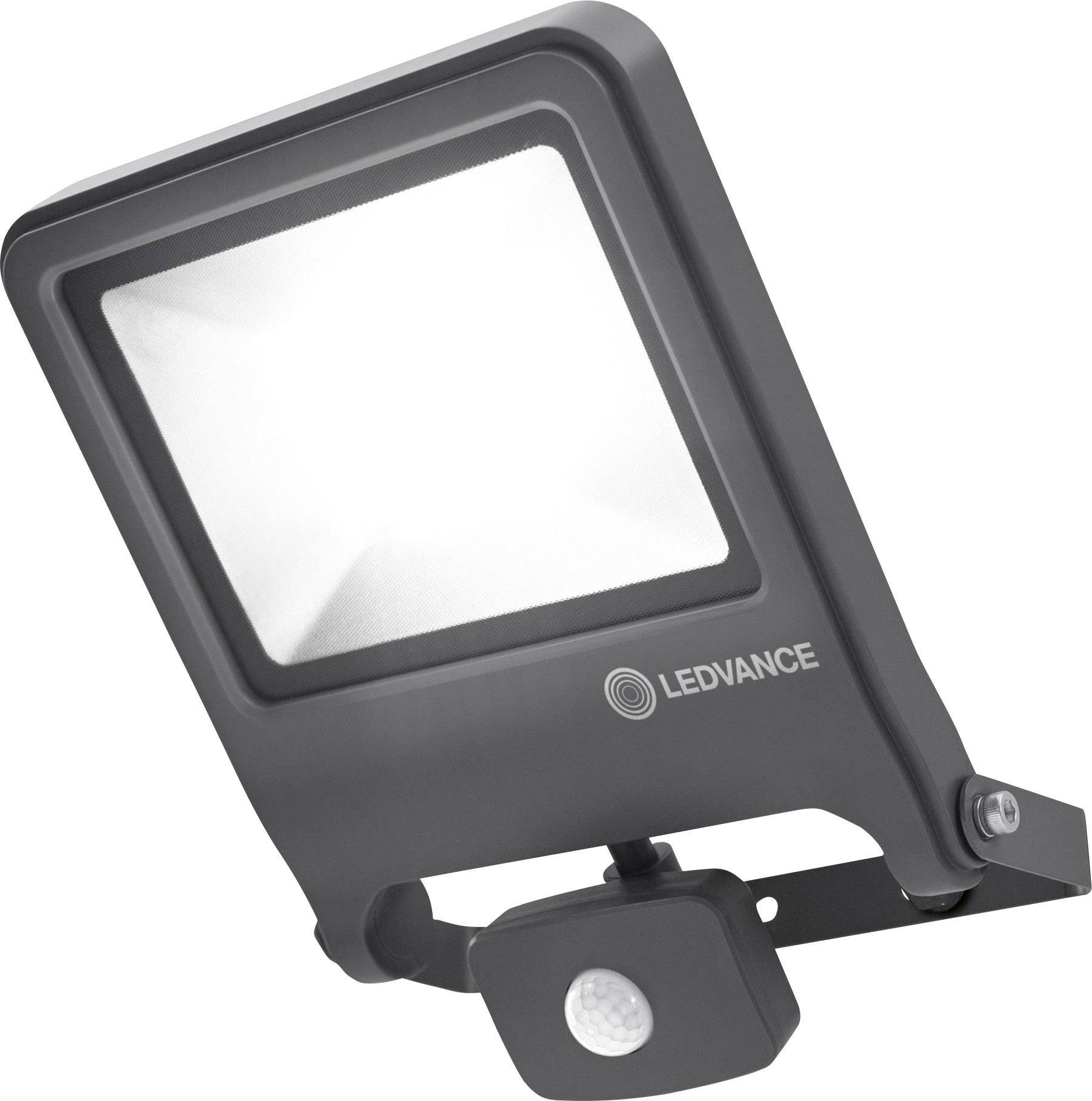 Un projecteur LED noir de Ledvance avec détecteur de mouvement, qui brille intensément. Parfait pour l'éclairage extérieur de la maison et du jardin.