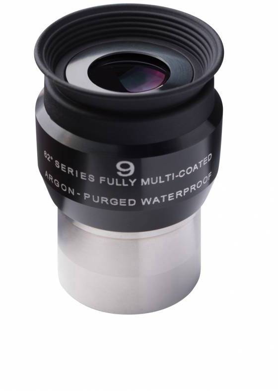 Un oculaire portant l'inscription « 82° Series Fully Multi-Coated Argon-Purged Waterproof », principalement conçu en noir et argent.