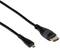 Un câble HDMI vers Micro-HDMI avec une fiche HDMI standard et une fiche Micro-HDMI plus petite pour les connexions numériques.