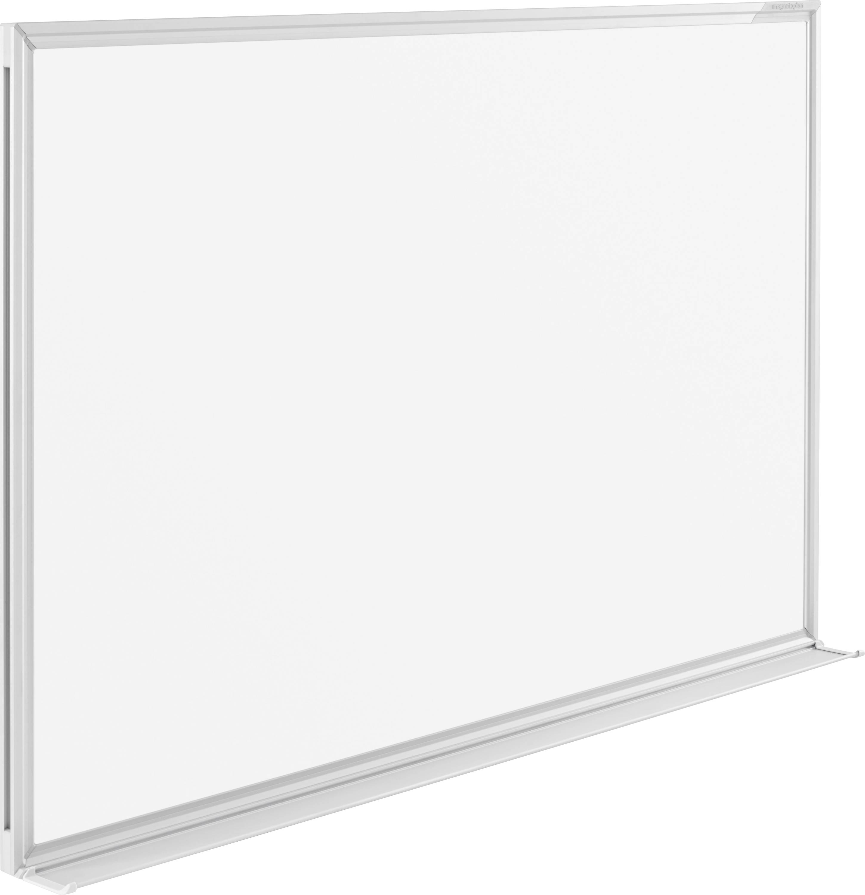 Tableau blanc vierge avec cadre en aluminium et bac, présenté sous un léger angle sur fond blanc.
