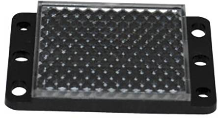 Un prisme optique rectangulaire monté sur un support noir avec quatre trous de fixation ; utilisé pour la focalisation de la lumière.