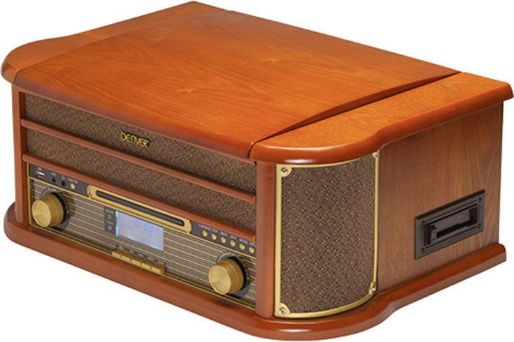 Une installation musicale rétro avec un boîtier en bois, une radio analogique, des haut-parleurs et un lecteur de cassettes.