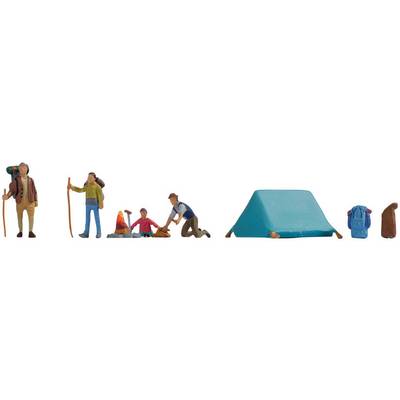 Scène de camping miniature avec des personnages montant une tente, assis autour d'un feu de camp et portant des sacs à dos de randonnée. Activité de plein air.