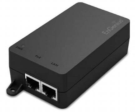 Adaptateur PoE noir d'EnGenius avec deux ports Ethernet, étiqueté 'PWR', 'PoE' et 'LAN'.