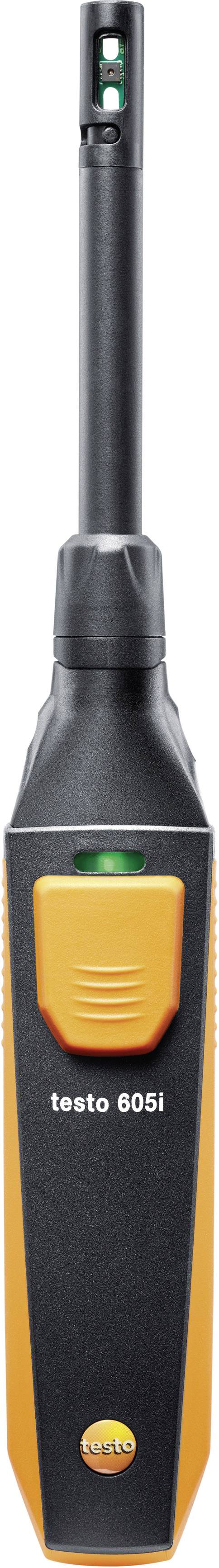 Un thermo-hygromètre numérique avec un boîtier noir et orange affiche les mesures d'humidité et de température.