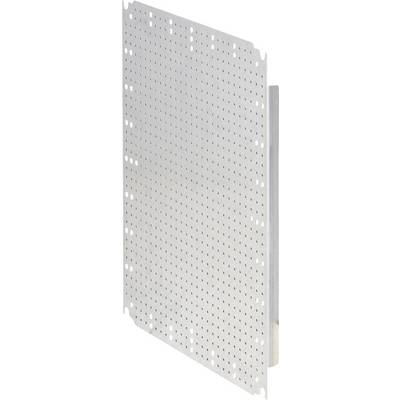 Un panneau de plaque métallique perforé rectangulaire de couleur claire, positionné en biais, sur un fond blanc.