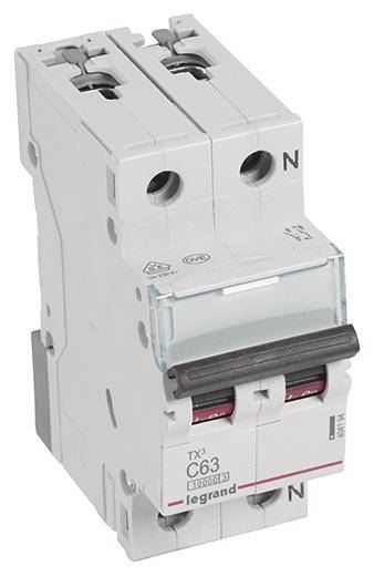 Un disjoncteur blanc bipolaire avec l'inscription 'C63', 'legrand' et 'N' sur les côtés.