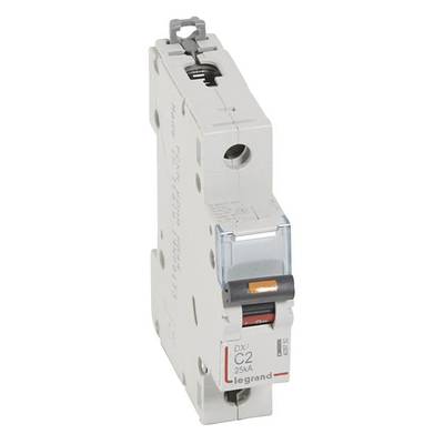 Disjoncteur unipolaire avec un courant de coupure de 25 kA, adapté pour une utilisation dans les armoires électriques de distribution.