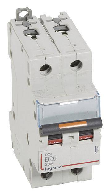 'Un disjoncteur bipolaire Legrand de type B25 25kA DX3.'