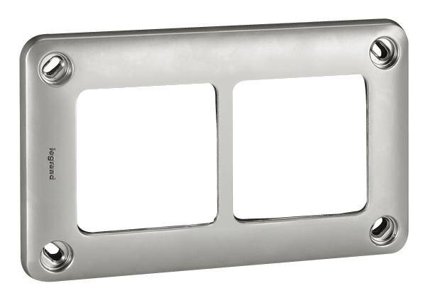 Cadre métallique avec deux découpes rectangulaires pour la fixation d'interrupteurs ou de prises électriques, muni de quatre vis apparentes.