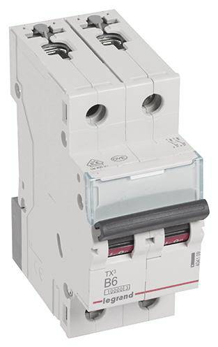 Un disjoncteur bipolaire pour systèmes électriques portant la mention 'B6', adapté pour protéger les lignes contre les surcharges.