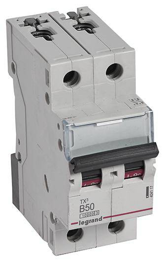 Un disjoncteur bipolaire Legrand, modèle TX3 B50, avec boîtier gris et interrupteur à bascule noir.