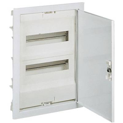 Un boîtier de fusibles ouvert avec deux rangées de rails vides à l'intérieur, montrant une préparation pour des composants électriques.