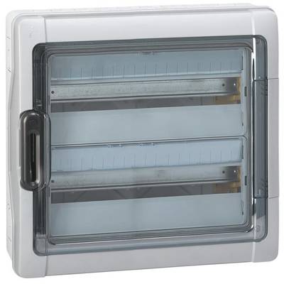 Un boîtier de fusibles gris vide avec une porte transparente, destiné à accueillir les fusibles électriques dans un bâtiment.