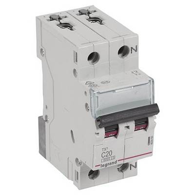 Un disjoncteur gris de type C20. Le disjoncteur est bipolaire et conçu à des fins de protection électrique.